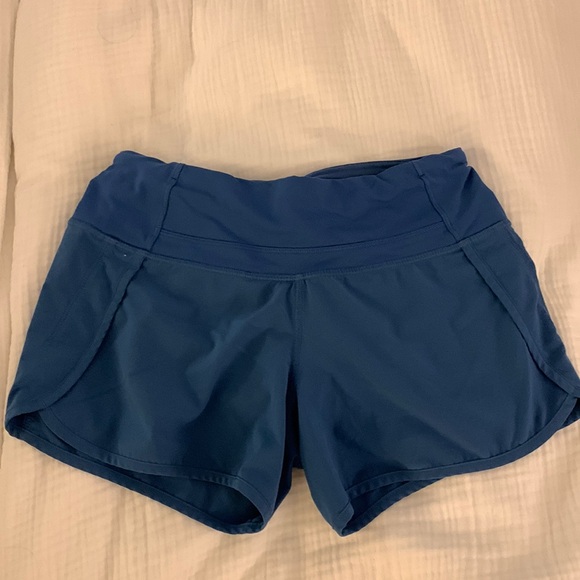 Lululemon shorts in great condition - Picture 1 of 3